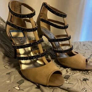 Beautiful Guess Sandal Heel